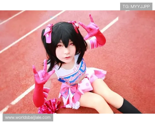 专业玩家精心制作的真人cosplay图集展现角色服装与妆容的极致细节